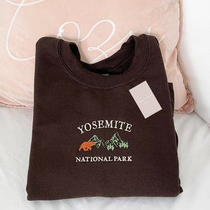 Yosemite National Park Embroidered crewneck